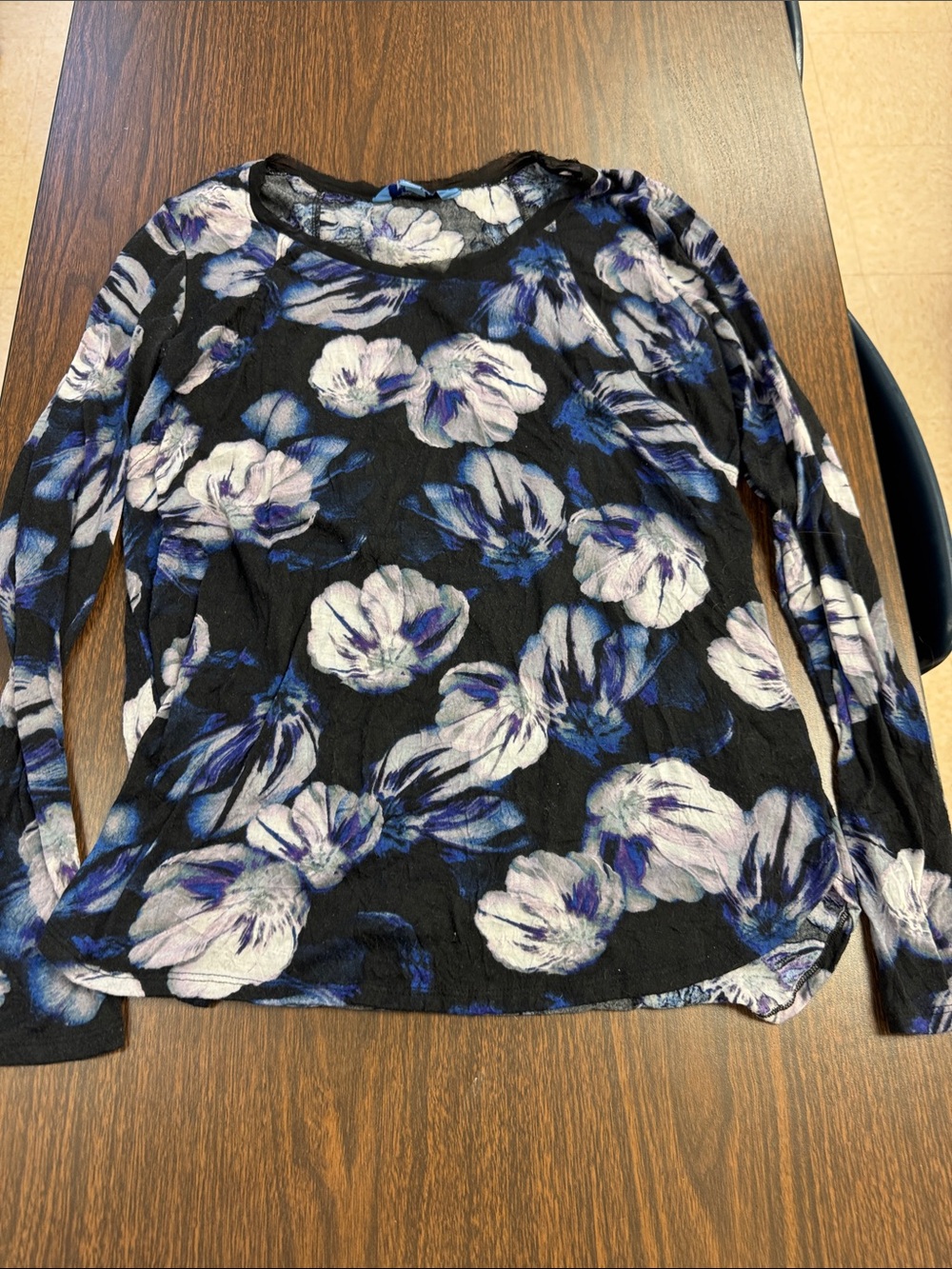 Simply Vera Vera Wang Black Long-Sleeve Floral Top with Blue and White Blooms